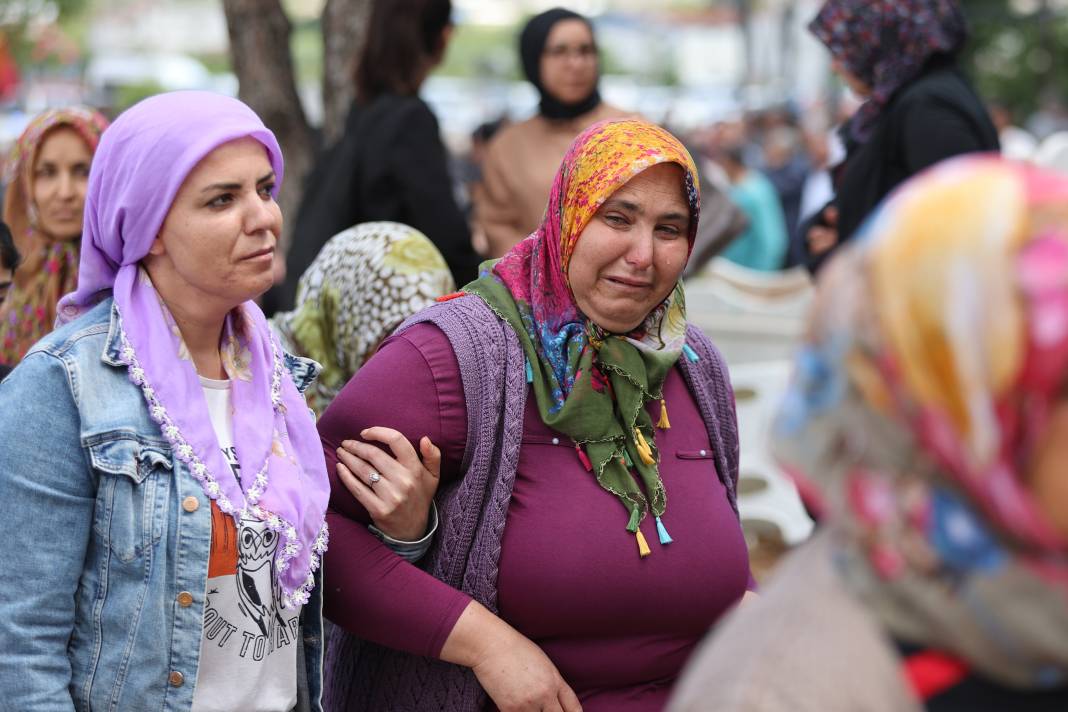 Gaziantep’ten yürek yakan fotoğraf! Yan yana toprağa verildiler 64